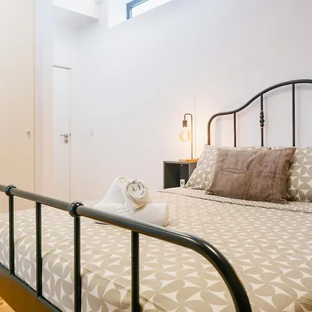 Modern 3-bedroom - Near Arroios Metro شقة